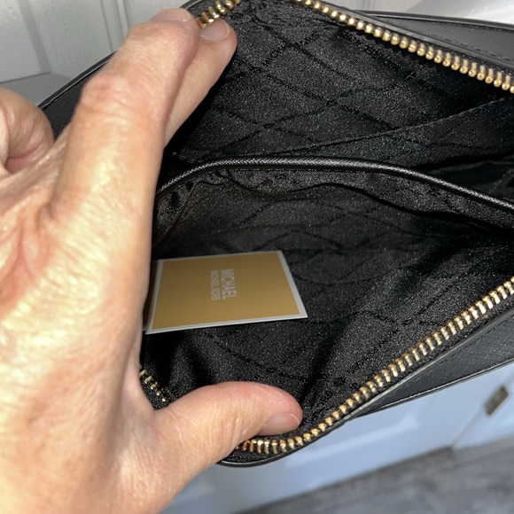 Michael Kors, jet set purse, leather cross, body adjustable, color, black - Picture 6 of 7